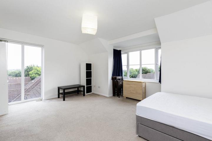 Luxury Studio in a Peaceful location Snowdon Drive, Hendon 
